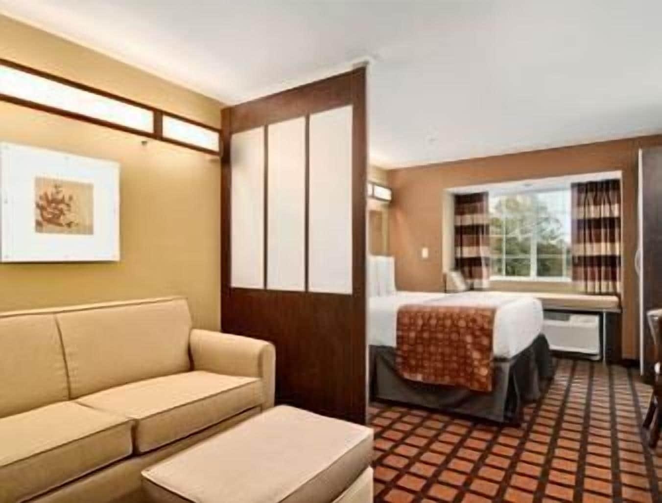 Microtel Inn & Suites By Wyndham Ozark Room photo