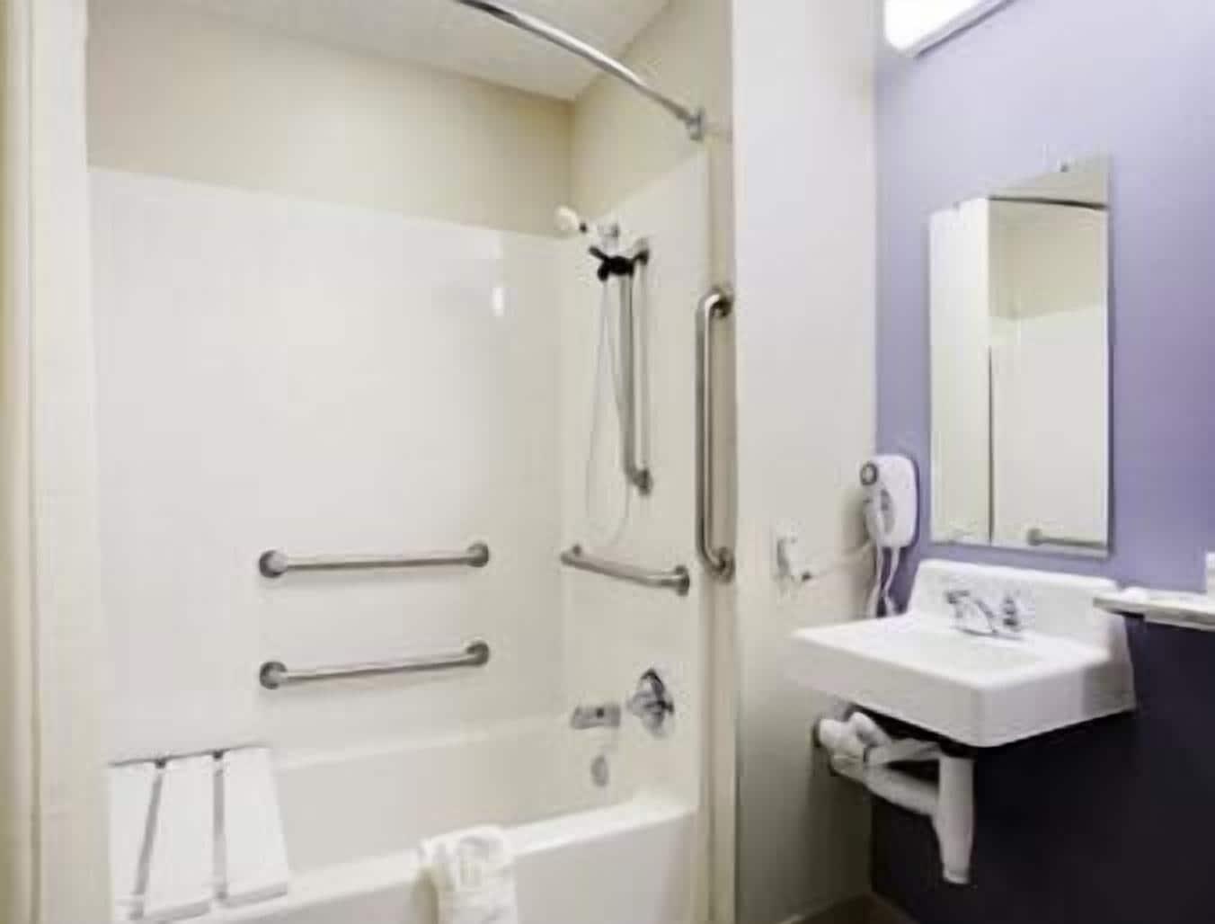 Microtel Inn & Suites By Wyndham Ozark Room photo